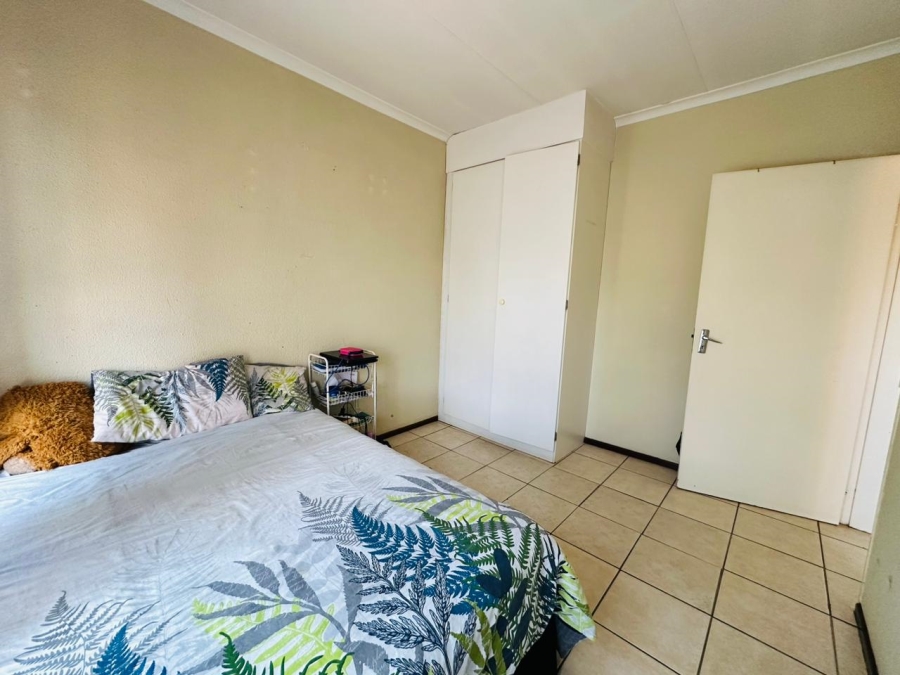 To Let 2 Bedroom Property for Rent in Weltevreden Park Gauteng