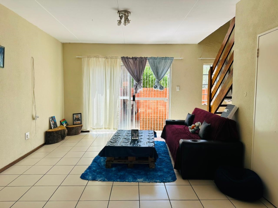 To Let 2 Bedroom Property for Rent in Weltevreden Park Gauteng