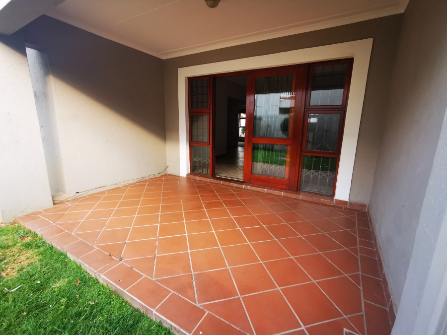 To Let 2 Bedroom Property for Rent in Bryanston Gauteng