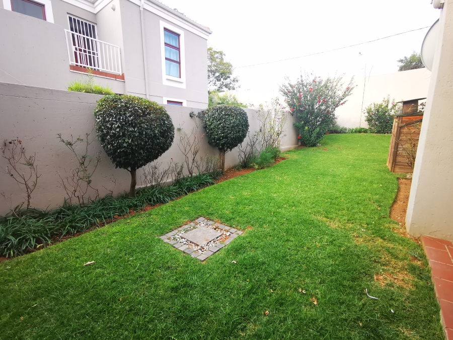 To Let 2 Bedroom Property for Rent in Bryanston Gauteng