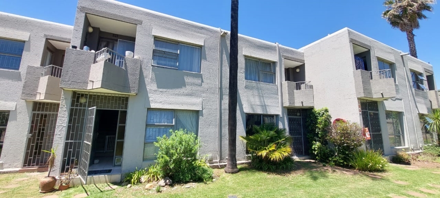 2 Bedroom Property for Sale in Weltevreden Gauteng