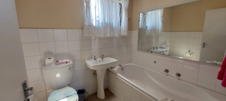 2 Bedroom Property for Sale in Weltevreden Gauteng