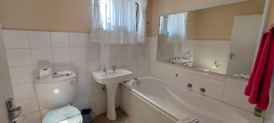 2 Bedroom Property for Sale in Weltevreden Gauteng