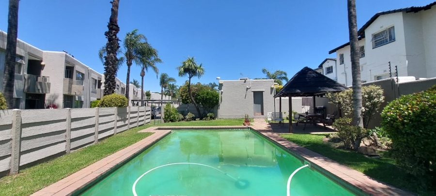 2 Bedroom Property for Sale in Weltevreden Gauteng