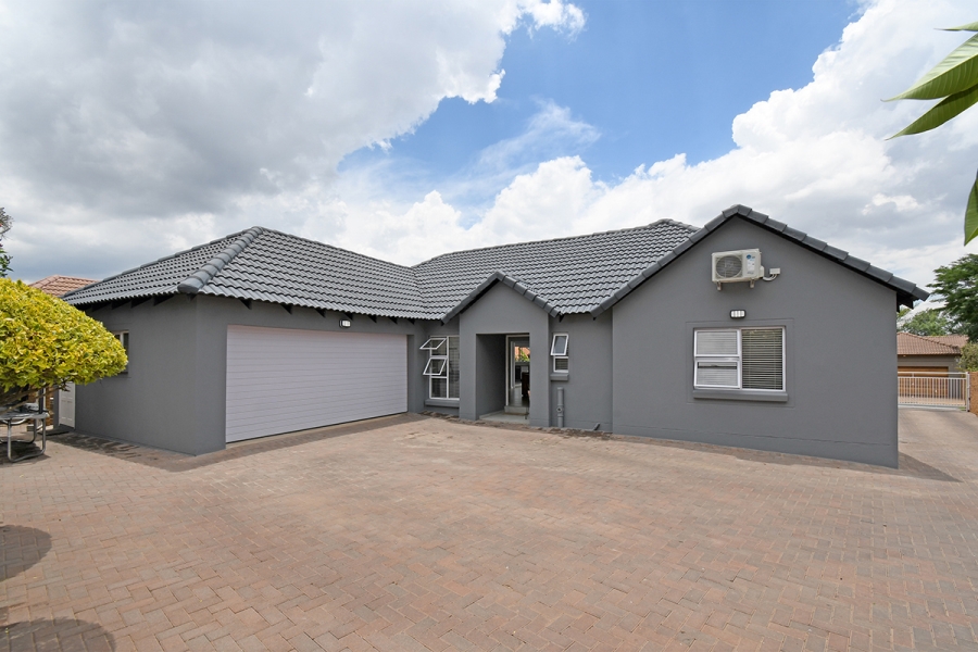 3 Bedroom Property for Sale in Greenstone Hill Gauteng