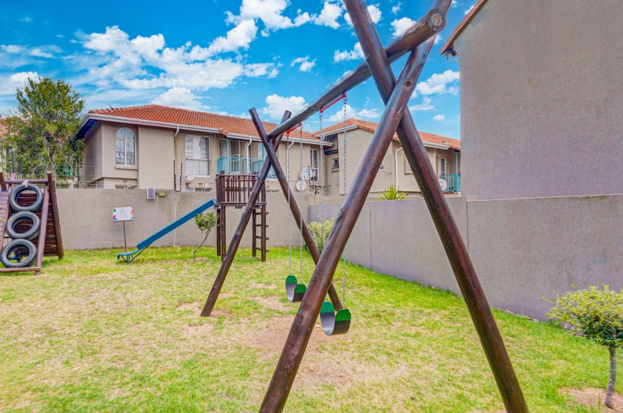 2 Bedroom Property for Sale in Vorna Valley Gauteng