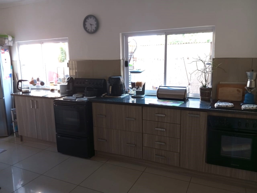 3 Bedroom Property for Sale in Kenmare Gauteng