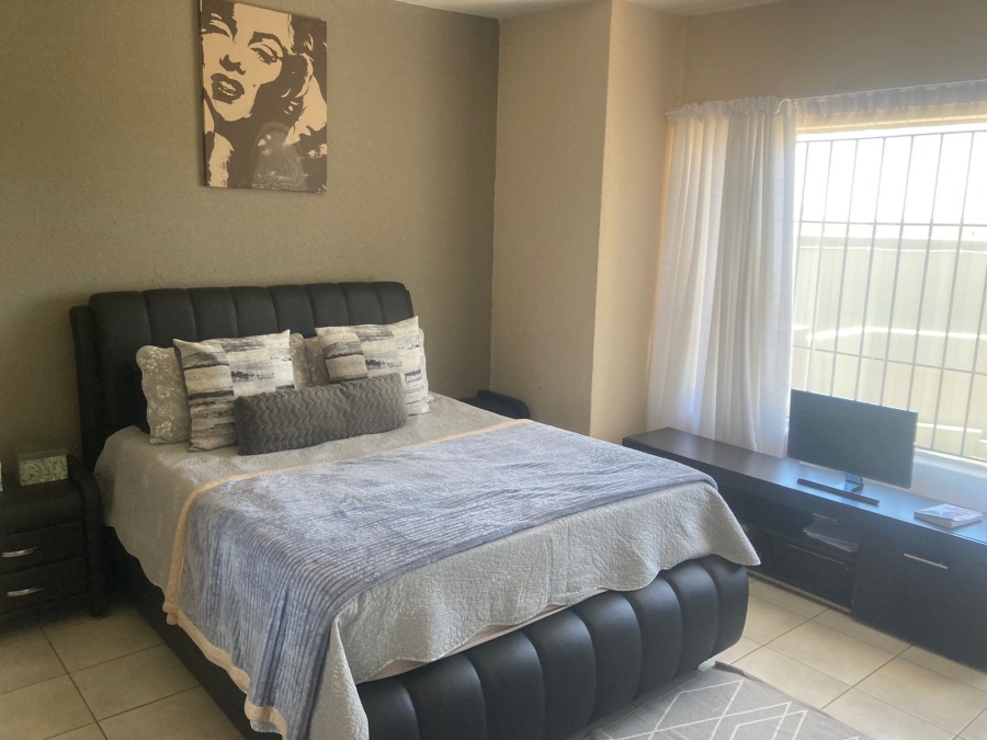 2 Bedroom Property for Sale in Willowbrook Gauteng