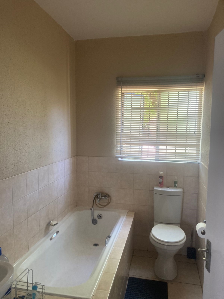 2 Bedroom Property for Sale in Willowbrook Gauteng