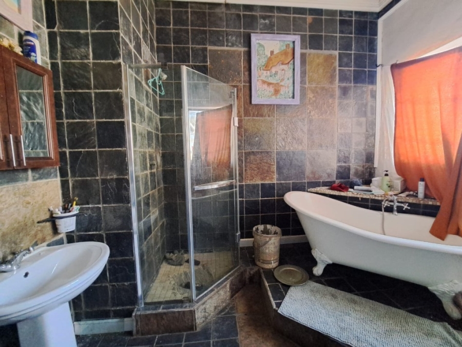 5 Bedroom Property for Sale in Salies Village Gauteng