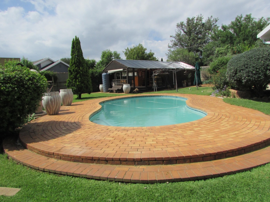 5 Bedroom Property for Sale in Greenhills Gauteng