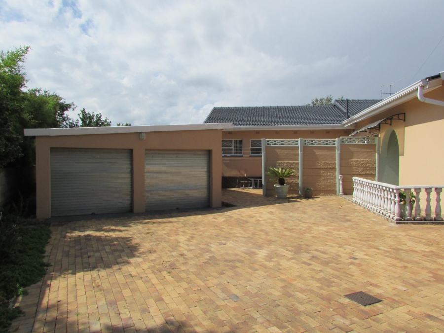 5 Bedroom Property for Sale in Greenhills Gauteng