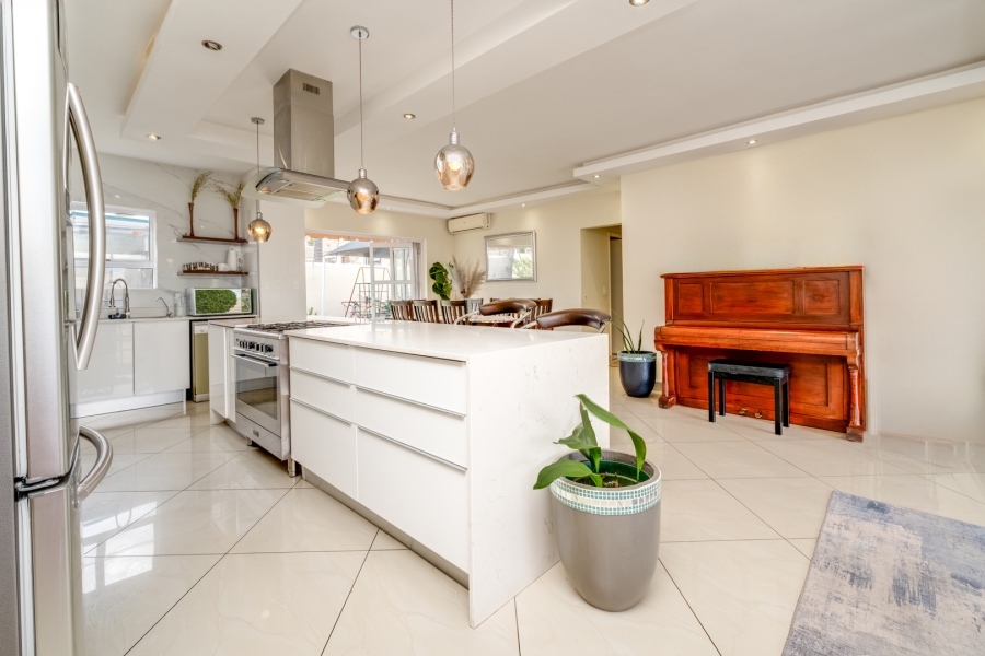 4 Bedroom Property for Sale in Sunninghill Gauteng