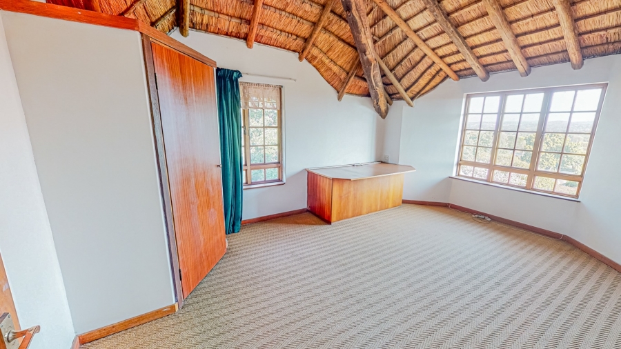 6 Bedroom Property for Sale in Waverley Gauteng