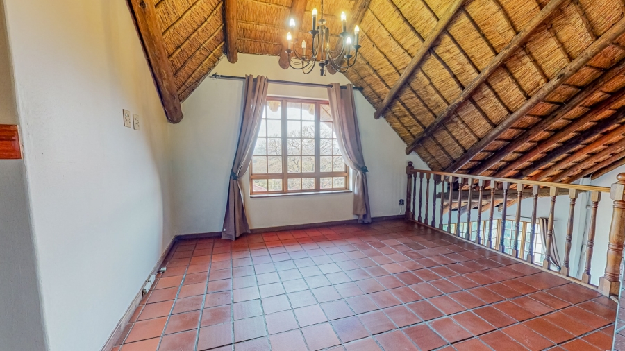 6 Bedroom Property for Sale in Waverley Gauteng