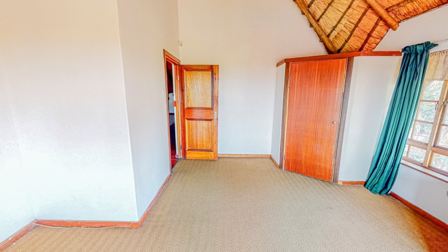 6 Bedroom Property for Sale in Waverley Gauteng