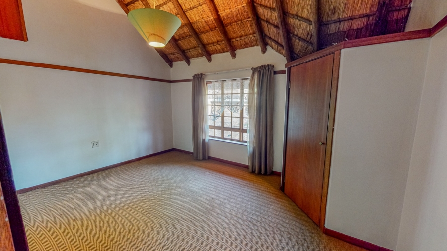 6 Bedroom Property for Sale in Waverley Gauteng