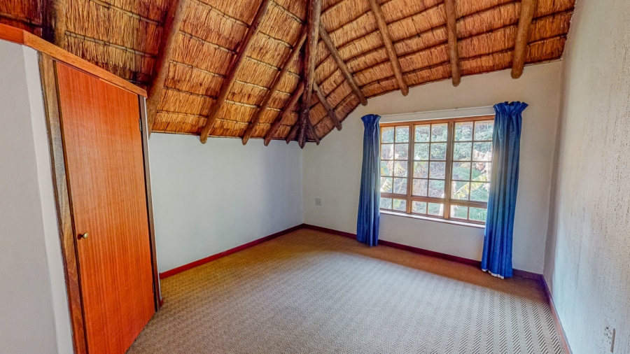 6 Bedroom Property for Sale in Waverley Gauteng