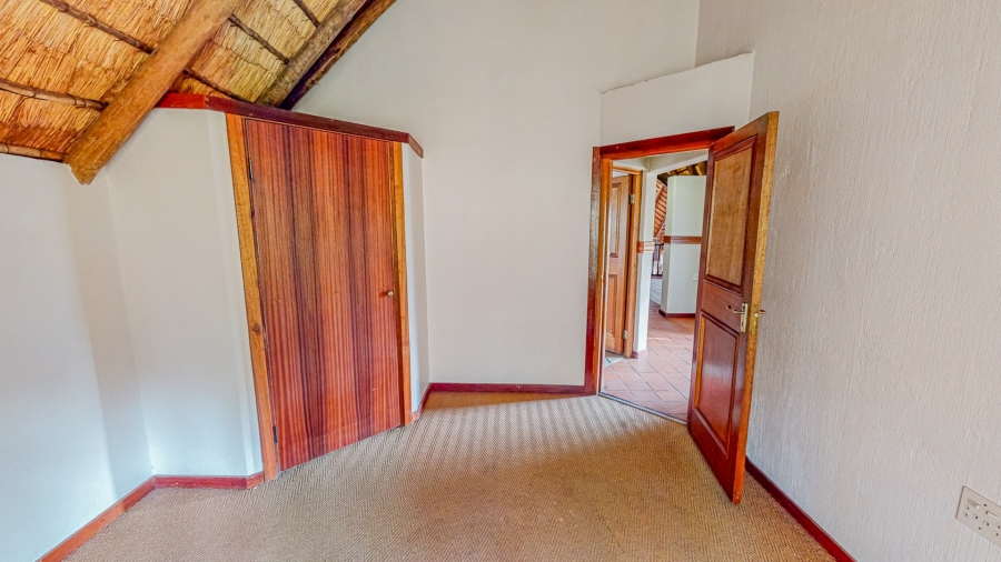 6 Bedroom Property for Sale in Waverley Gauteng