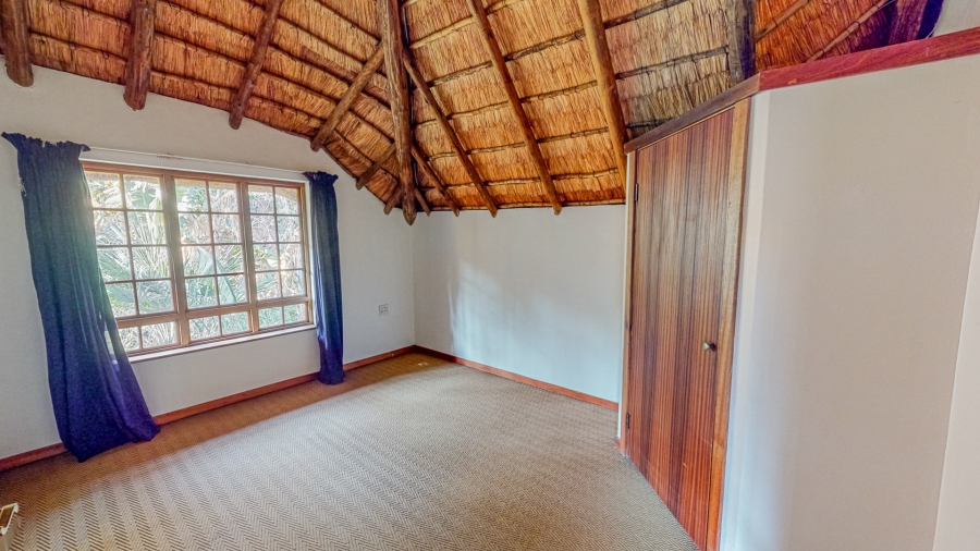 6 Bedroom Property for Sale in Waverley Gauteng