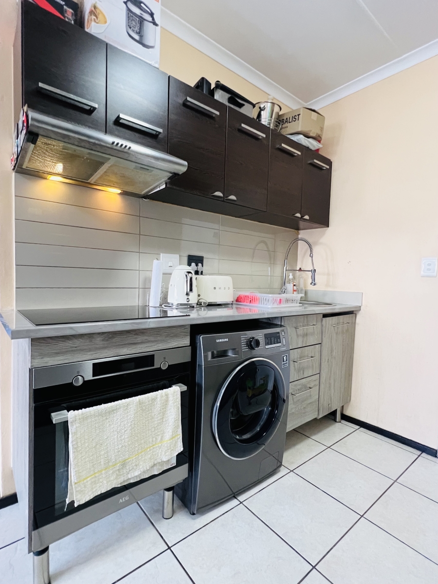 To Let 2 Bedroom Property for Rent in North Riding Gauteng