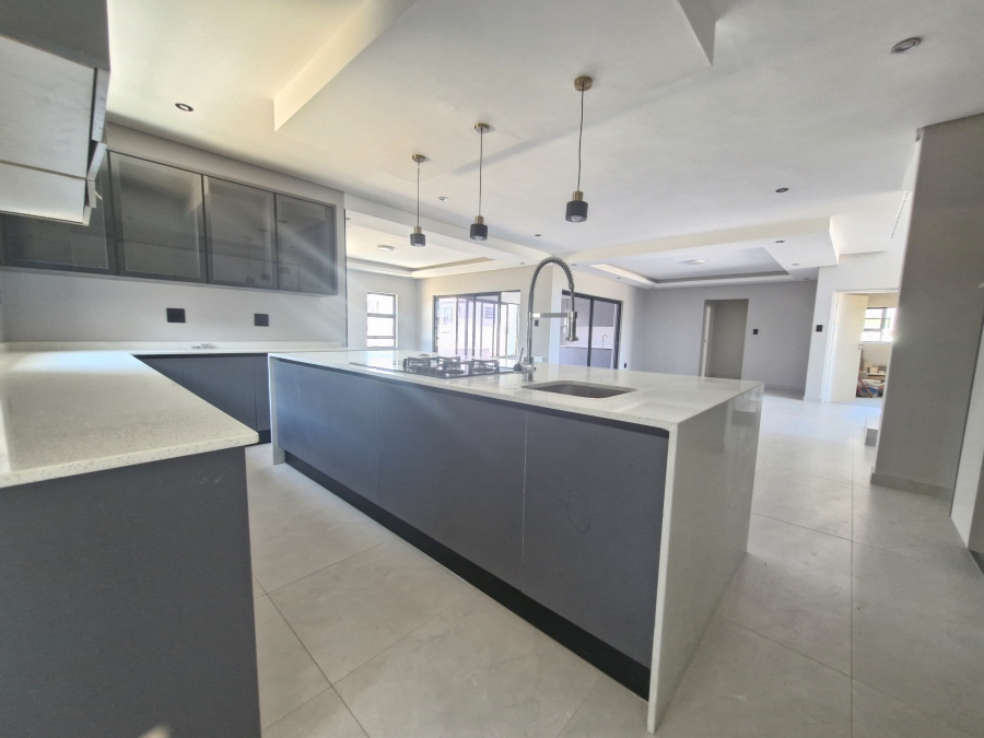 5 Bedroom Property for Sale in Six Fountains Estate Gauteng