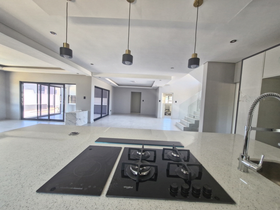 5 Bedroom Property for Sale in Six Fountains Estate Gauteng