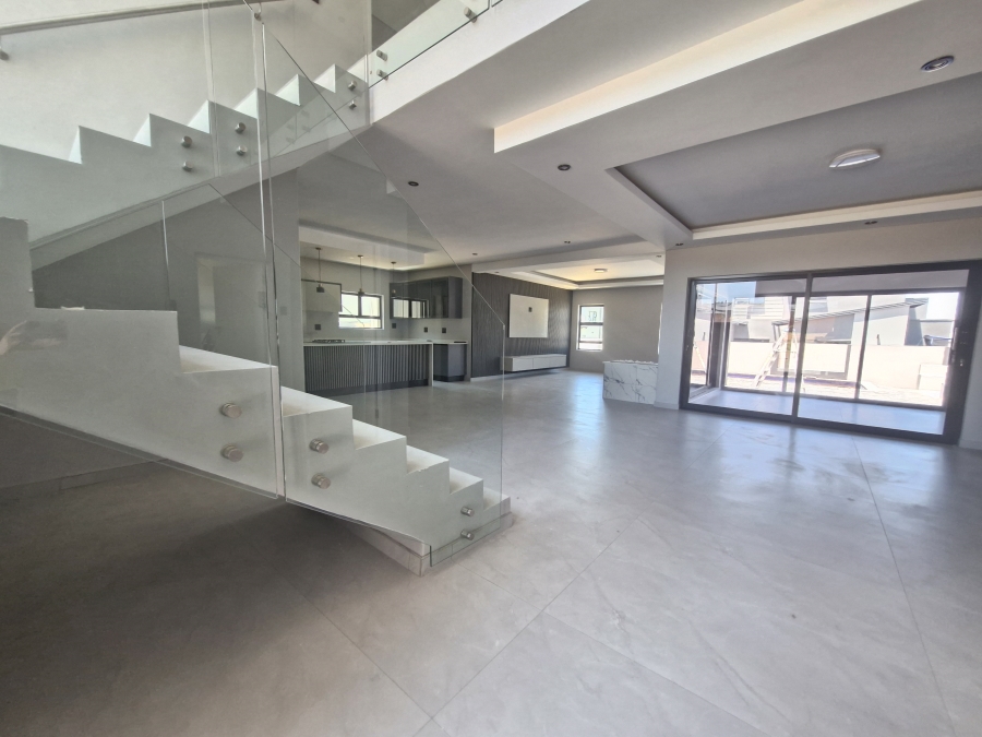 5 Bedroom Property for Sale in Six Fountains Estate Gauteng