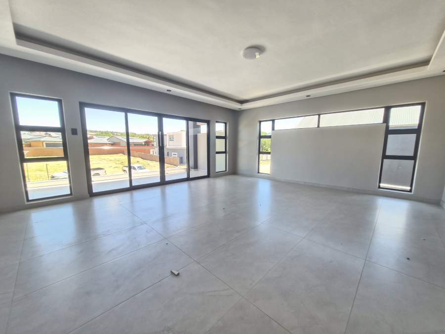 5 Bedroom Property for Sale in Six Fountains Estate Gauteng