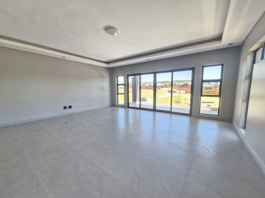 5 Bedroom Property for Sale in Six Fountains Estate Gauteng