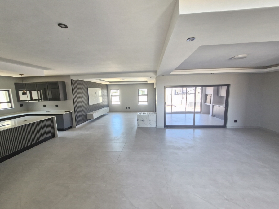 5 Bedroom Property for Sale in Six Fountains Estate Gauteng