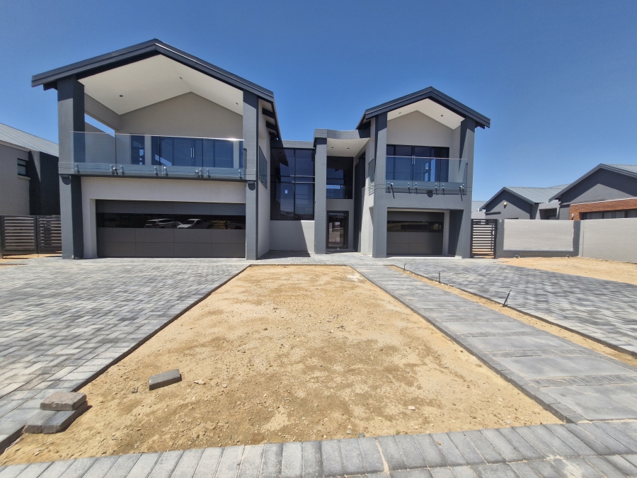 5 Bedroom Property for Sale in Six Fountains Estate Gauteng