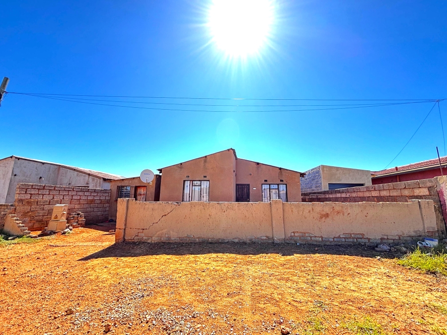 5 Bedroom Property for Sale in Likole Gauteng