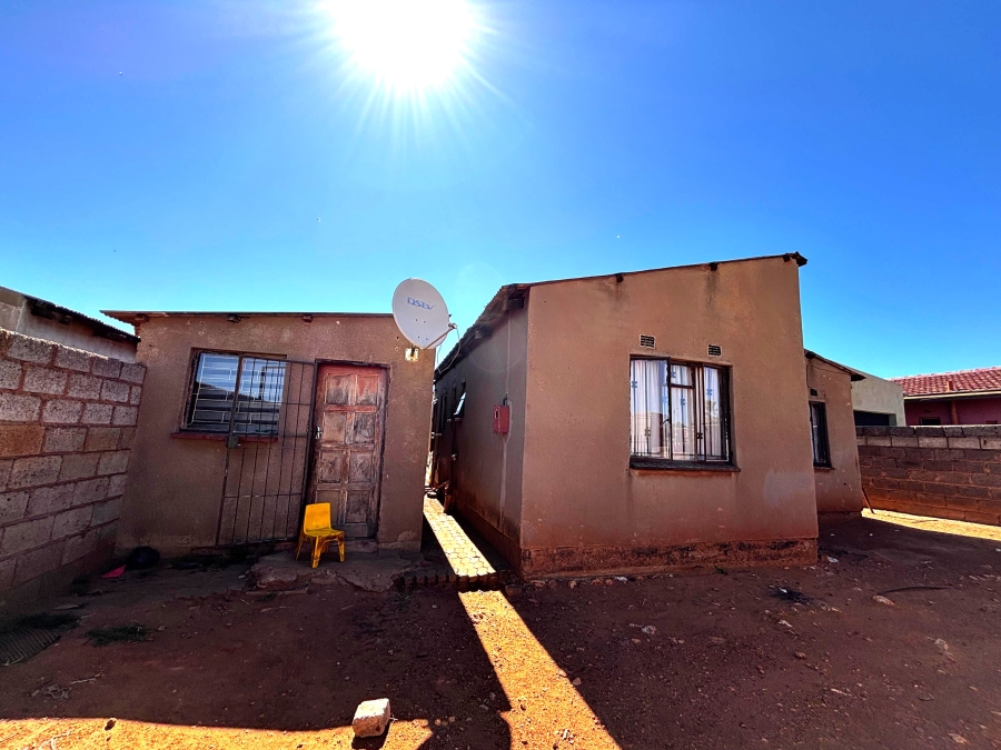 5 Bedroom Property for Sale in Likole Gauteng