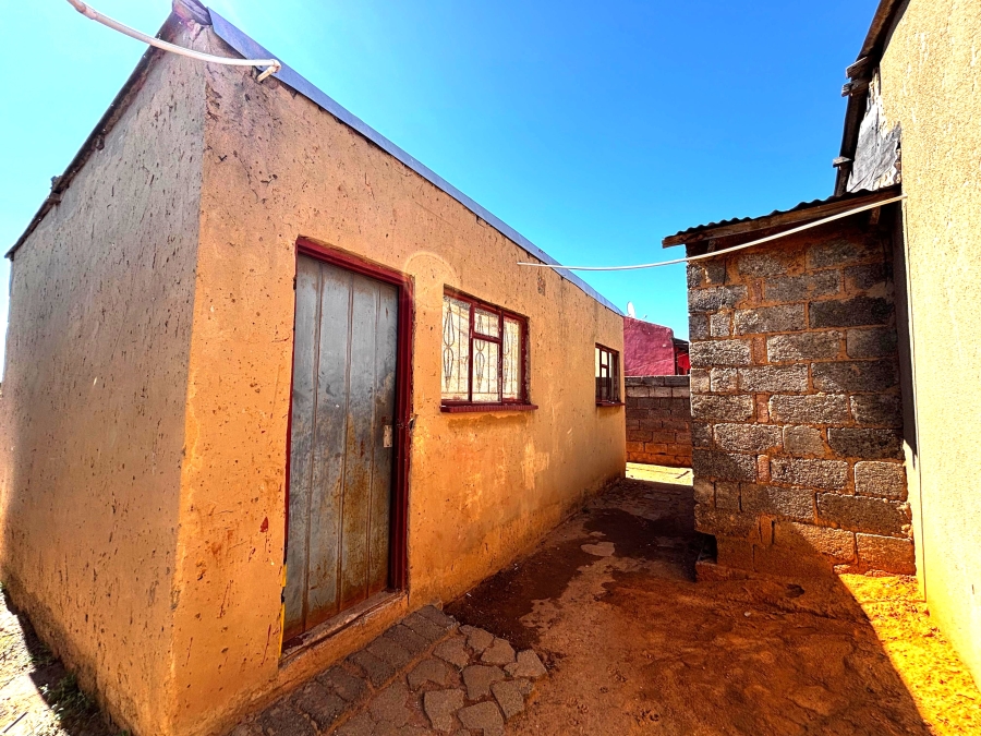 5 Bedroom Property for Sale in Likole Gauteng