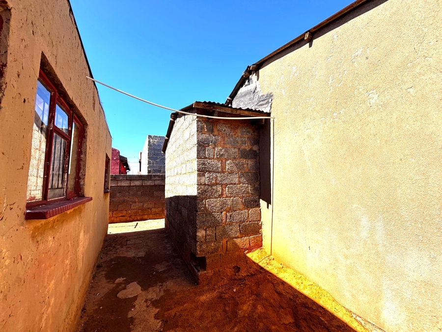 5 Bedroom Property for Sale in Likole Gauteng