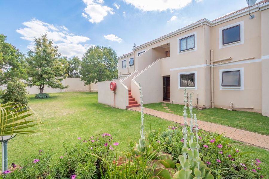 To Let 3 Bedroom Property for Rent in Robindale Gauteng