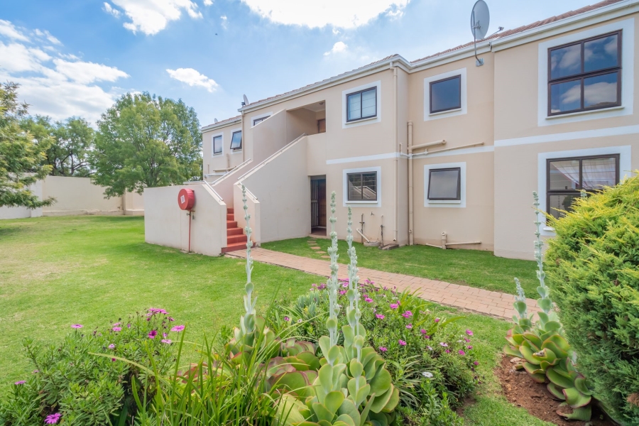 To Let 3 Bedroom Property for Rent in Robindale Gauteng