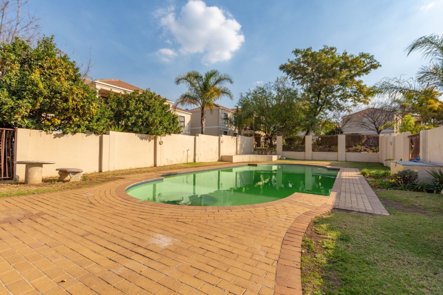 To Let 3 Bedroom Property for Rent in Robindale Gauteng