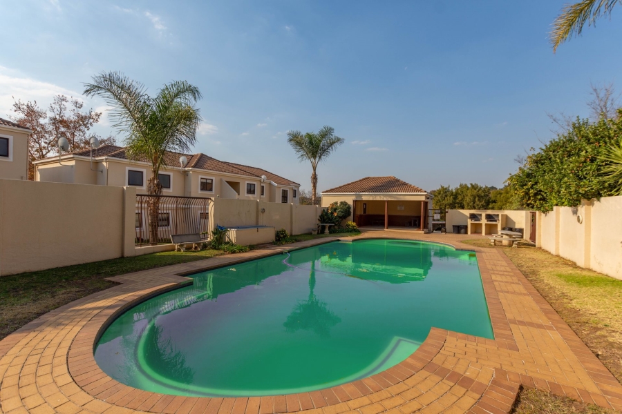 To Let 3 Bedroom Property for Rent in Robindale Gauteng