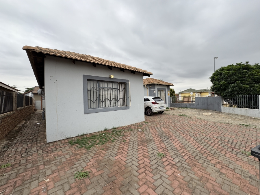 5 Bedroom Property for Sale in Rosslyn Gauteng