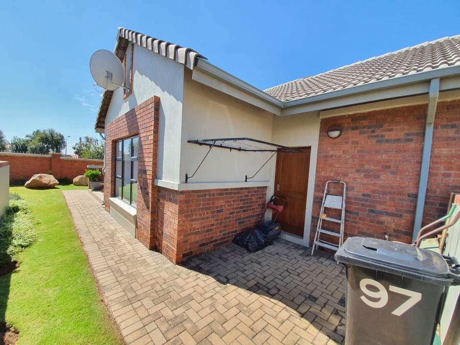 To Let 2 Bedroom Property for Rent in Meyersdal Gauteng