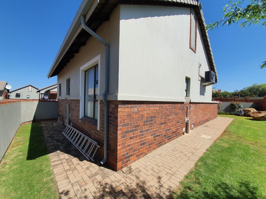 To Let 2 Bedroom Property for Rent in Meyersdal Gauteng