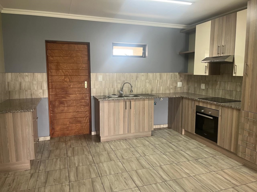 To Let 2 Bedroom Property for Rent in Noordwyk Gauteng