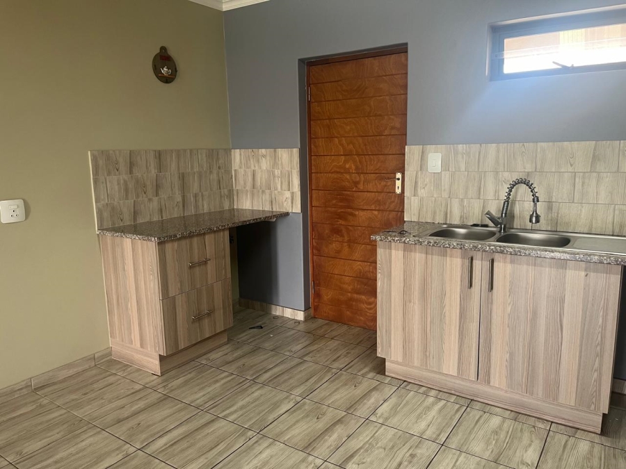 To Let 2 Bedroom Property for Rent in Noordwyk Gauteng