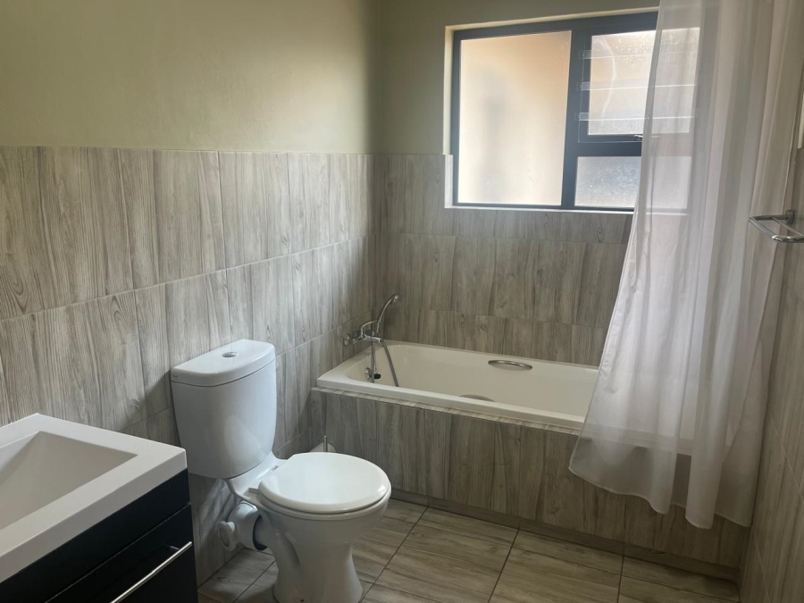 To Let 2 Bedroom Property for Rent in Noordwyk Gauteng