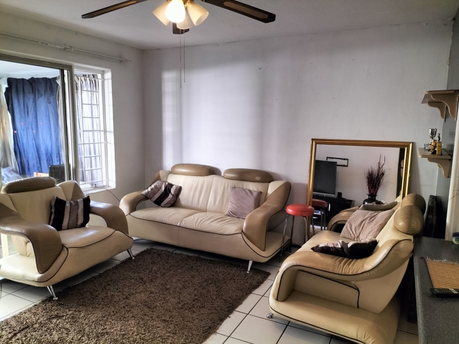 2 Bedroom Property for Sale in Discovery Gauteng