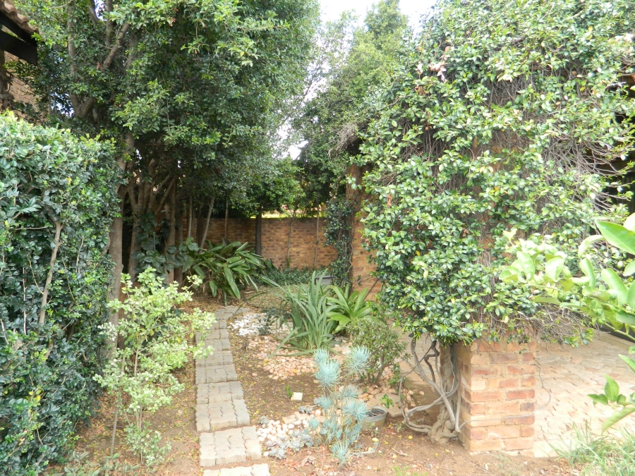 To Let 3 Bedroom Property for Rent in Six Fountains Residential Estate Gauteng