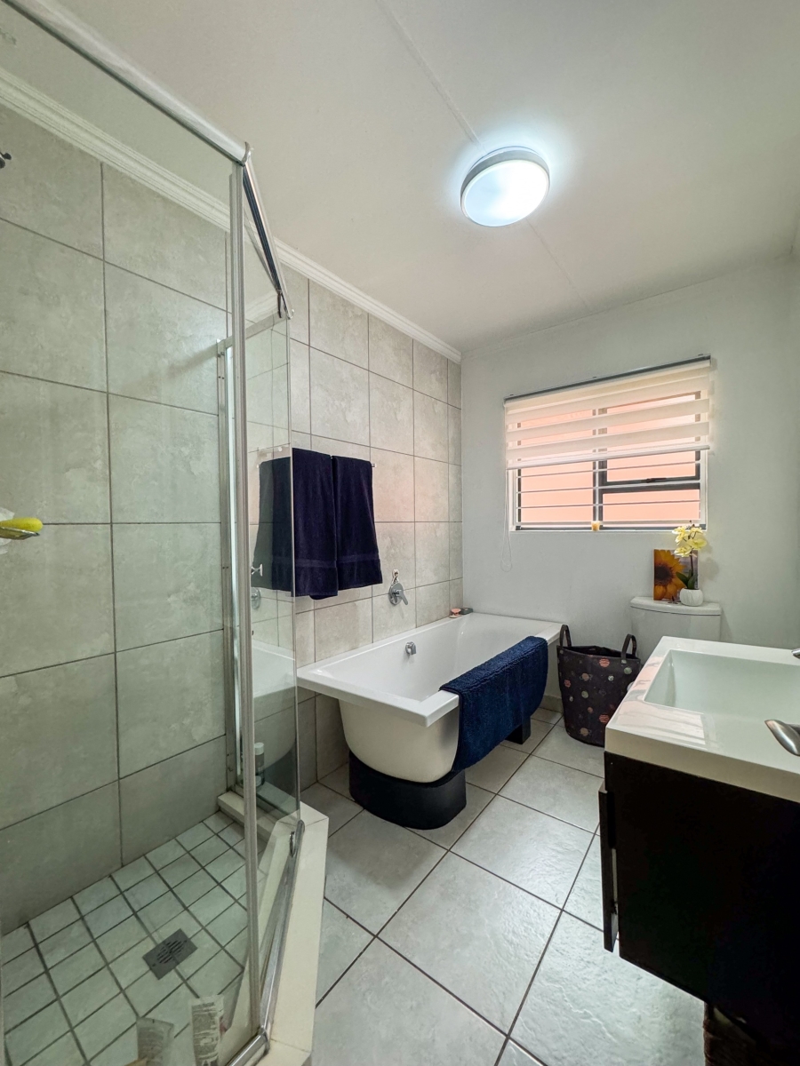 3 Bedroom Property for Sale in Glenvista Gauteng