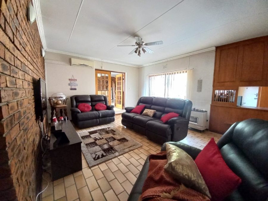 4 Bedroom Property for Sale in Dersley Gauteng